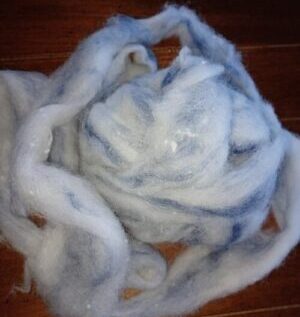 Alpaca Roving - White/Blue Blend   $8/oz.